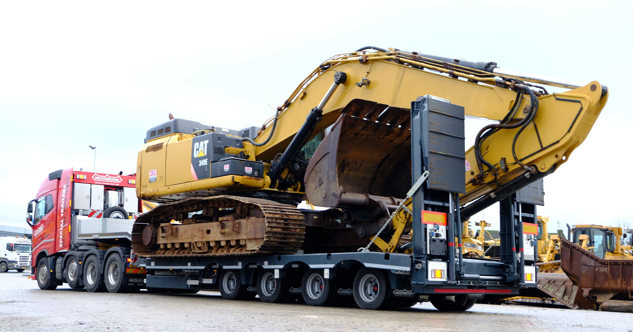 Nooteboom semi low-loader with hydraulic widening